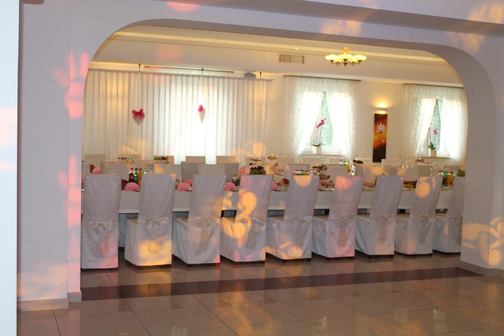 Hotel Kaprys Świdnik Εξωτερικό φωτογραφία